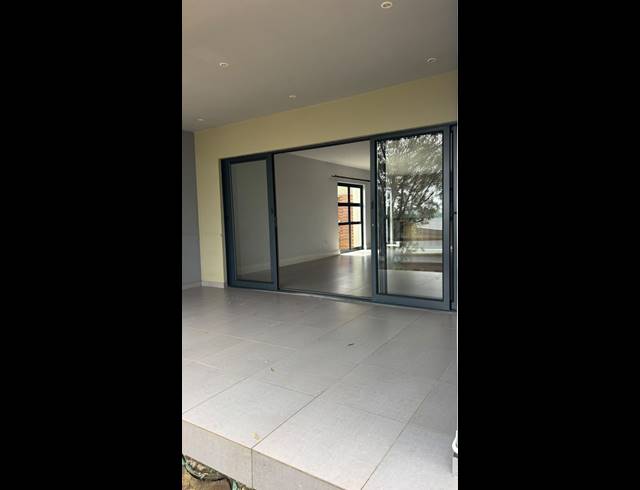 3 BEDROOM TOWNHOUSE FOR SALE IN PALM LAKES ESTATE